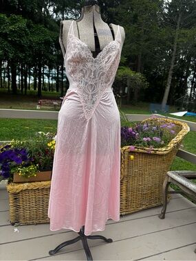Olga 91140 light pink lace nightgown